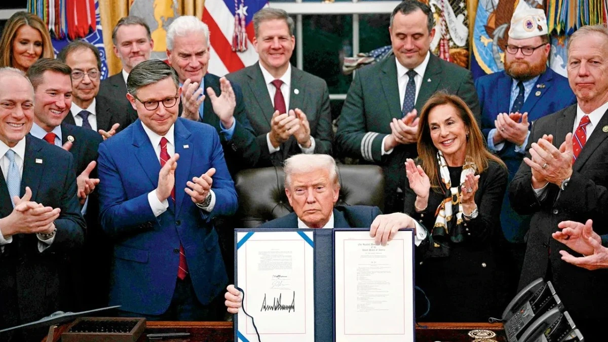 America का सबसे लंबा ‘Shutdown’ समाप्त: 1.4 Million Employees को 43 दिन बाद मिलेगा वेतन! लेकिन Situation अभी भी पूरी तरह Normal नहीं