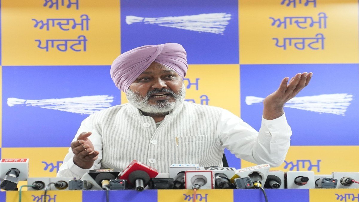 ‘AAP’ ने Punjab में corruption के आरोपों पर Congress और BJP को घेरा